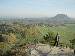 Blick von Rauenstein-Aussicht zum Lilienstein