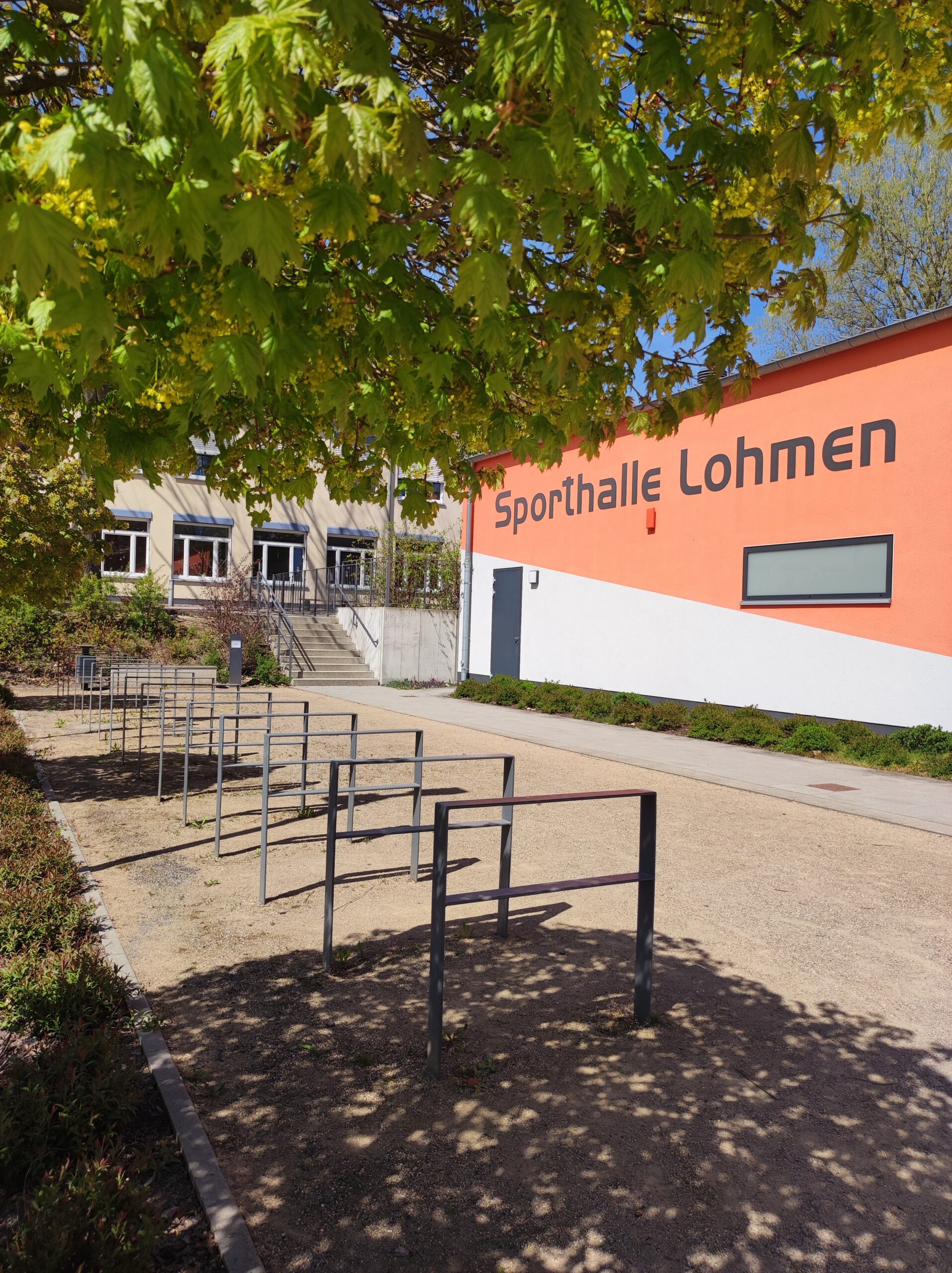 Sporthalle hoch